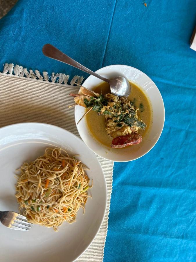 Amba Kola Udawalawa *